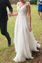 A Linie Appliques Tiefer V-Ausschnitt Natürliche Taille Hochzeitskleid - Seite 1