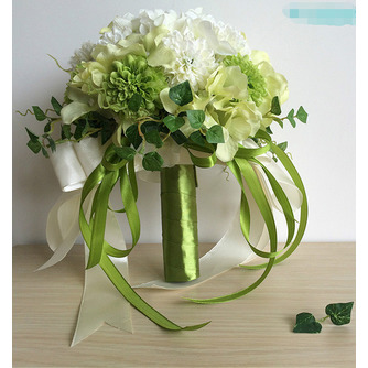 Grüne und weiße Match Ball Seide Chrysantheme Braut hält Blumen - Seite 1